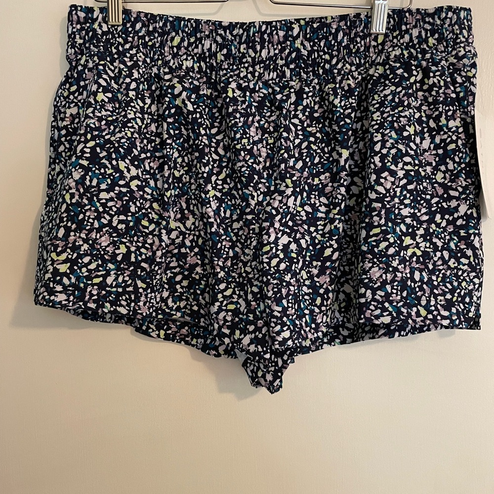 ATHLETA
WEEKENDER RUN SHORT
SHORT DE COURSE WEEKENDER | XL